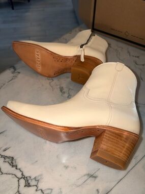 Cream side, zip never worn boots by Tecovas